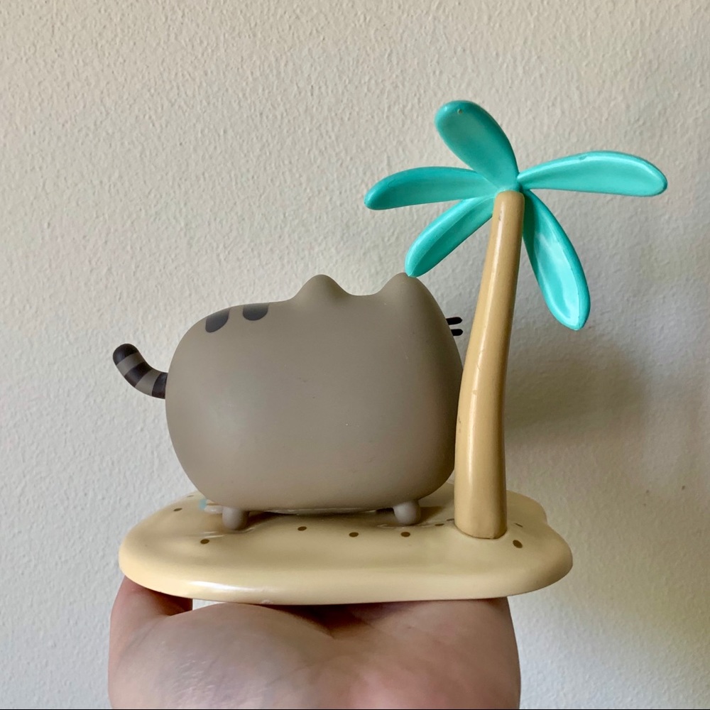 Pusheen Box Exclusive Vinyl: Island Scene - Picture 3 of 5